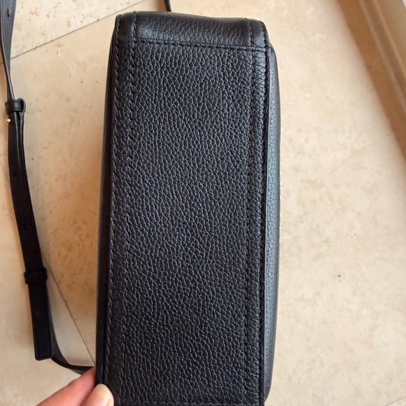 Marc Jacobs Elegant Black Crossbody Bag - Picture 5 of 6